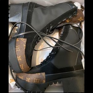 LV BOOTS - NEVER WORN